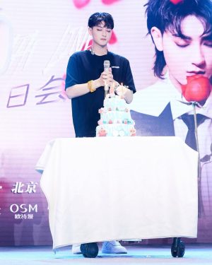 Huang Zitao Instagram - Appreciate it💗