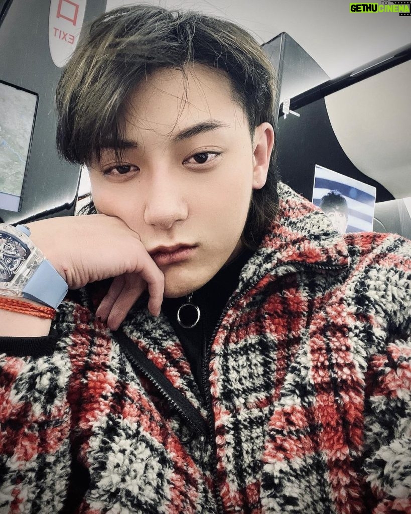 Huang Zitao Instagram - 该休息休息了觉得。