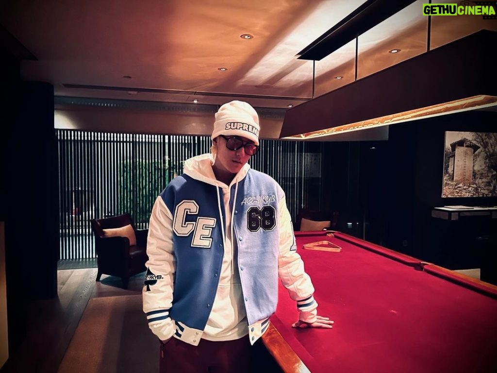 Huang Zitao Instagram - Love my YKYB jacket 🌈