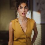 Huda ElMufti Instagram - Hey @mirindaegypt 🫐 BTS My amazing team @sharifftanyous @silviahairstyling 📸 @zad.muhammed11 @eno.tiff