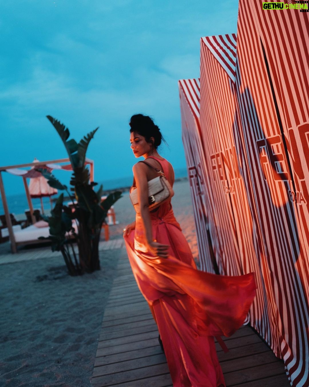 Huda ElMufti Instagram - That was sooo @fendi ⭐️ #fendisummer Marbella, Spain