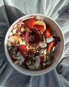 Huda ElMufti Instagram - Cravings 🍓🐟