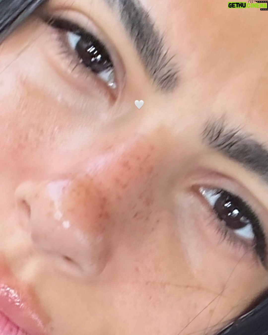 Huda ElMufti Instagram - صباح الخيررر 🤍🤍🤍