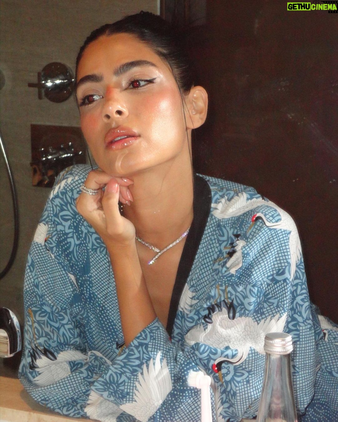 Huda ElMufti Instagram - Saved 👁️ 已保存 @bulgari 🫶🏽 Mua @diorbeauty by @sharifftanyous Bvlgari Hotel & Residences, Dubai