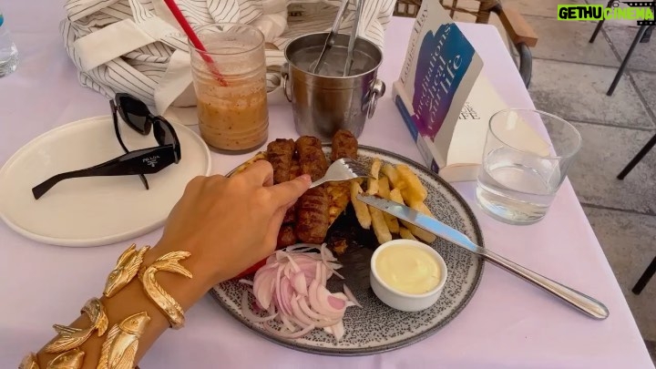 Huda ElMufti Instagram - 🫶🏽☀️🫶🏽 Athens, Santorini, Mykonos