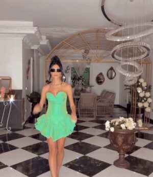 Huda ElMufti Instagram - One year wiser ! 💚🌱🎂🤍🫶🏽

December 6th :) 

@sharifftanyous 
my green dress from @mrskeepaofficial