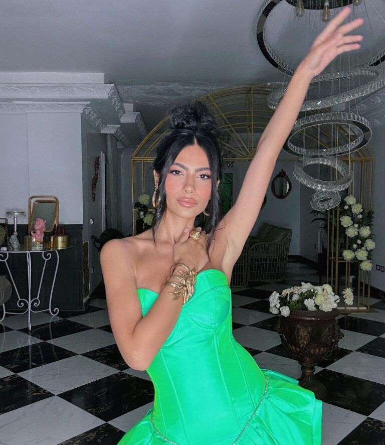 Huda ElMufti Instagram - One year wiser ! 💚🌱🎂🤍🫶🏽 December 6th :) @sharifftanyous my green dress from @mrskeepaofficial