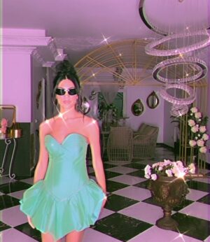 Huda ElMufti Instagram - One year wiser ! 💚🌱🎂🤍🫶🏽

December 6th :) 

@sharifftanyous 
my green dress from @mrskeepaofficial