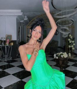 Huda ElMufti Instagram - One year wiser ! 💚🌱🎂🤍🫶🏽 December 6th :) @sharifftanyous my green dress from @mrskeepaofficial