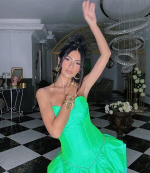 Huda ElMufti Instagram - One year wiser ! 💚🌱🎂🤍🫶🏽

December 6th :) 

@sharifftanyous 
my green dress from @mrskeepaofficial
