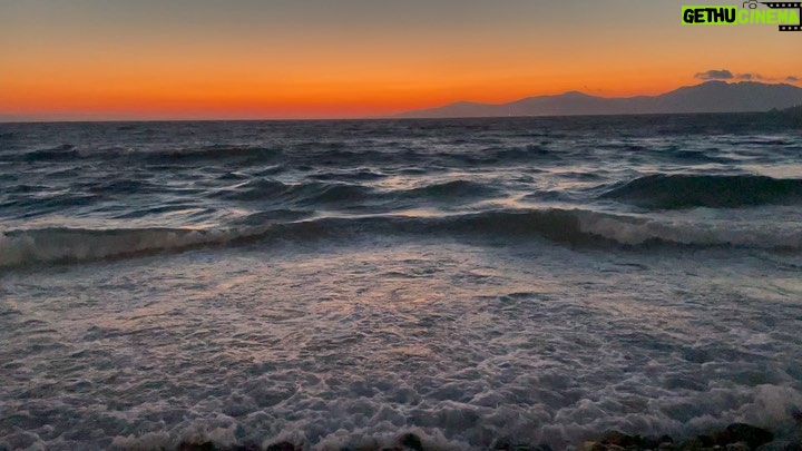 Huda ElMufti Instagram - 🫶🏽 Peace comes in waves & sunsets