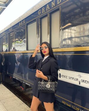 Huda ElMufti Instagram - Off to Cannes with @diorbeauty 🌹🌳❤️‍🔥
Styled by @yasmineeissa 

Swipe for my favorite prestige products from @diorbeauty
Most of my pics by 📸 @morganelay