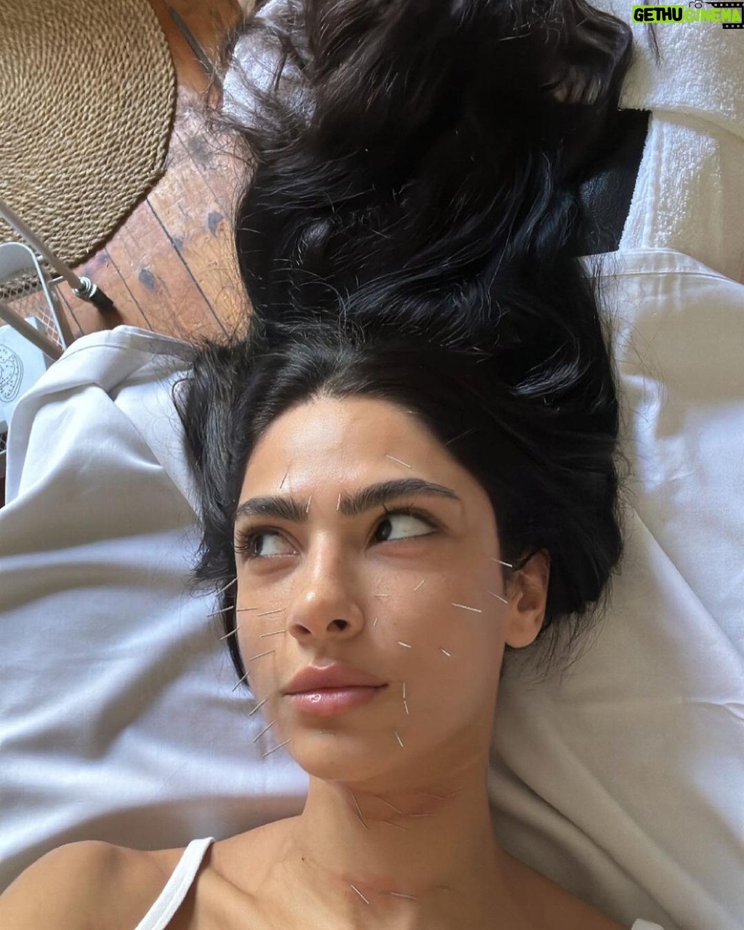 Huda ElMufti Instagram - U ok !!? You’ve been really normal lately 🌱👁️🌸🧿🙏🏾🫀🫶🏾