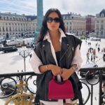 Huda ElMufti Instagram - It was truly a blast getting a first look at the Leather Goods & Accessories Collection for the Spring & Summer 2024 fashion show with @bulgari 🩷🌱 Paris,France