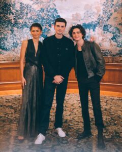 Hugo Travers Instagram - J’ai reçu Zendaya et Timothée Chalamet dans mon interview face cachée, et c’est déjà sur YouTube (lien en bio !) ❤️❤️❤️ Thank you @zendaya @tchalamet for taking the time 🙏🫶 À l’occasion de la sortie de l’excellent Dune partie 2. Lien YouTube dans ma bio. Réalisé en collaboration avec @france.tv, et aussi disponible sur leur plateforme 🙏 Photo : @marie__flmt production : @unfoldprod Paris, France