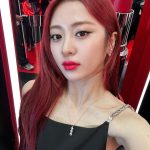 Huh Yun-jin Instagram – redmaxxing.💋

#광고 #맥시멀매트립스틱 #맥시멀매트 #맥시멀매트팝업스토어 #iwearmac  @maccosmeticskorea