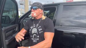 Hulk Hogan Instagram - Main Event Karaoke is Runnin Wild tonight at 8pm!!

@hoganshangout
