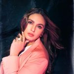 Huma Qureshi Instagram – That Hair Flip 🎀🦩💄

Wearing @shopmonokrom
Footwear @monrowshoes
Ring @azgaofficial
Nails @itssoezi
Styled by @sanamratansi
Team @sanjamkaur92 @jannat__r