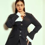 Huma Qureshi Instagram - Kicking off Maharani Promotions… Day 1 🔥 #maharani #slay #queen #trending #boom Styled by @sanamratansi Wearing a custom made pantsuit by @seraphinedesignstudio Jewels @eskae.atelier Team @sanjamkaur92 @jannat__r