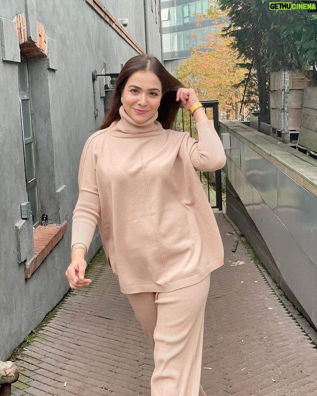 Humaima Malick Instagram - I’m not perfect but I’ll always be REAL ! 💫