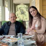 Humaima Malick Instagram - The man behind the world famous Turkish series, “Diriliş Ertuğrul”. Sir, thank you so much for your hospitality 🙏. . . . @dirilisdizisi @kemal_tekden @tekdenfilm