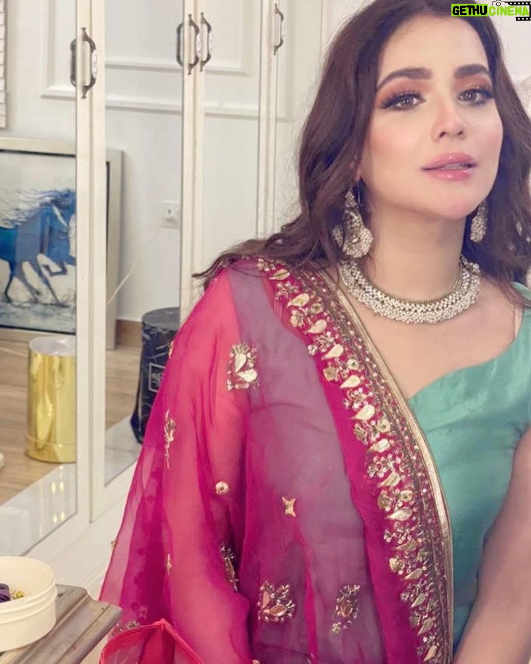 Humaima Malick Instagram - کیا ہر کوئ تم سا ہے، یا سارا جہاں تم ہو 🕊