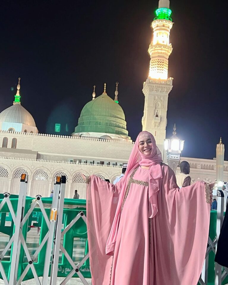 Humaima Malick Instagram - Sarkar Meray sarkar 🙌💚💖 Allhumdullilah Madina Munarwara mosque al Haram