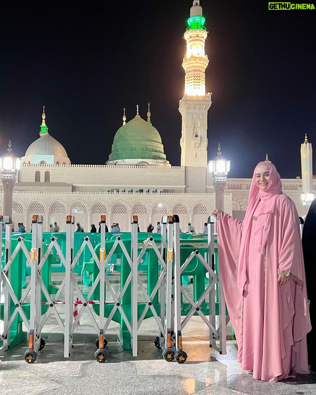 Humaima Malick Instagram - Sarkar Meray sarkar 🙌💚💖 Allhumdullilah Madina Munarwara mosque al Haram