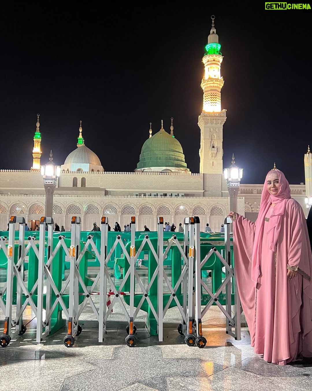 Humaima Malick Instagram - Sarkar Meray sarkar 🙌💚💖 Allhumdullilah Madina Munarwara mosque al Haram