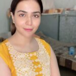 Humaima Malick Instagram - I am your moon 🌝 call me your 🌞 sun too 💛