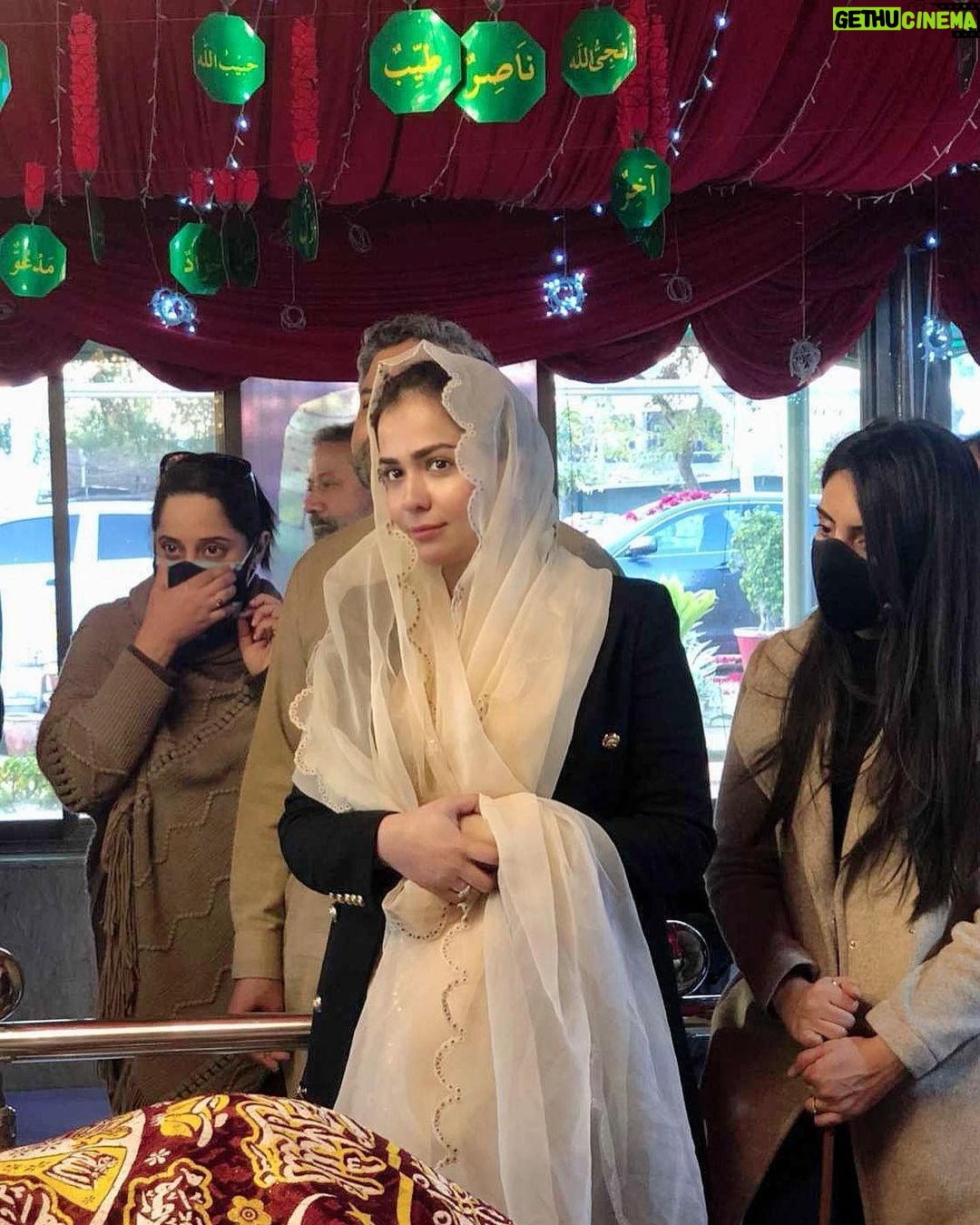 Humaima Malick Instagram - Dua mangiya karo sangiyo kithay murshid na rus jaway Jinhaan day peer rus janday oh junday wii marray rehnday. ❤️ @dr_mjaved @mastmasthealers