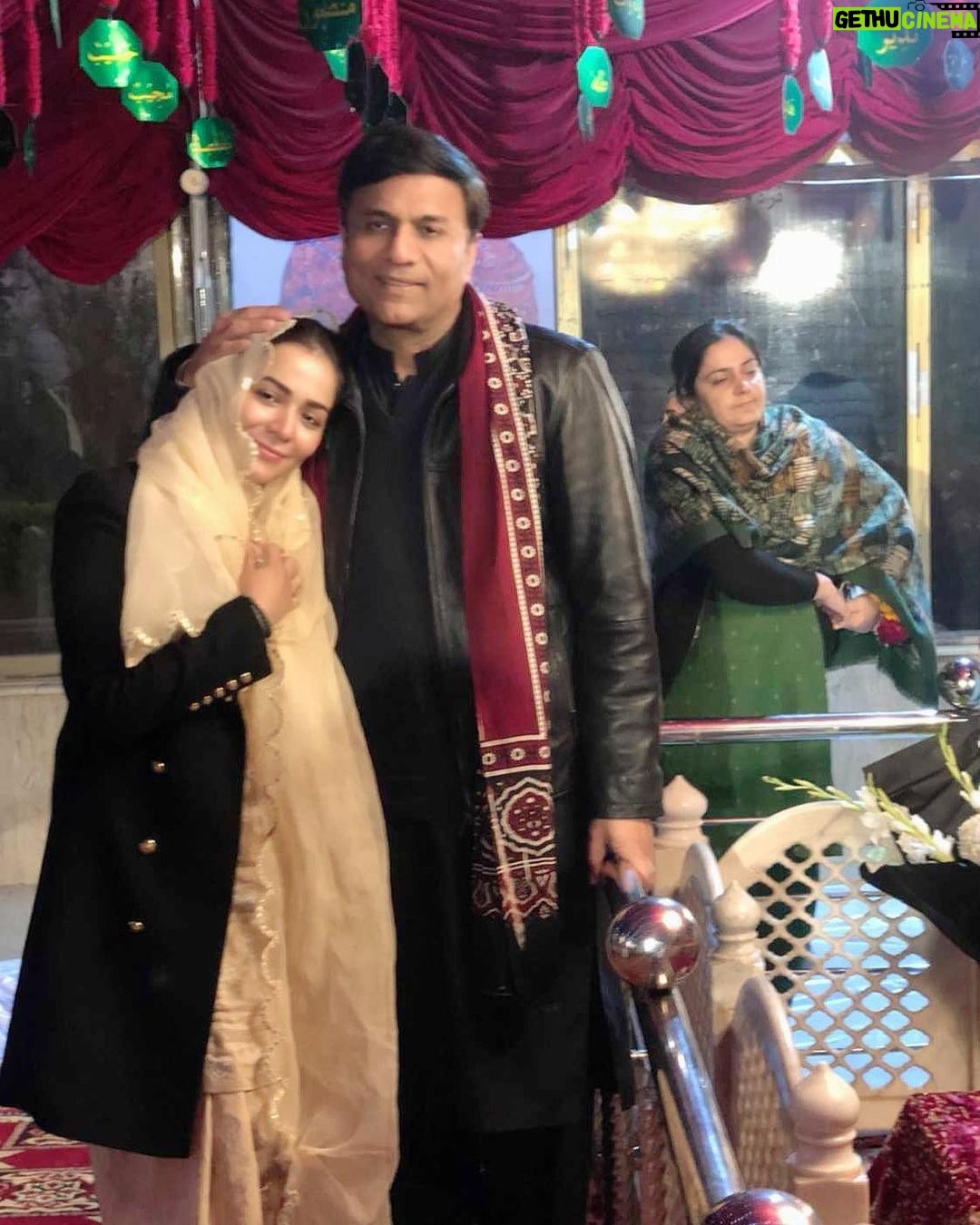 Humaima Malick Instagram - Dua mangiya karo sangiyo kithay murshid na rus jaway Jinhaan day peer rus janday oh junday wii marray rehnday. ❤️ @dr_mjaved @mastmasthealers