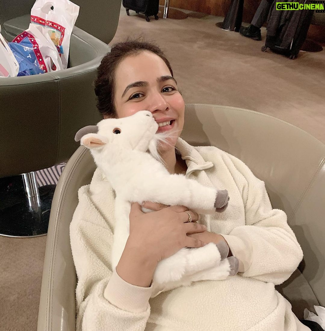 Humaima Malick Instagram - Smile and smile for no reason ... it’s the only given happiness to you and to others from you.”H.M”