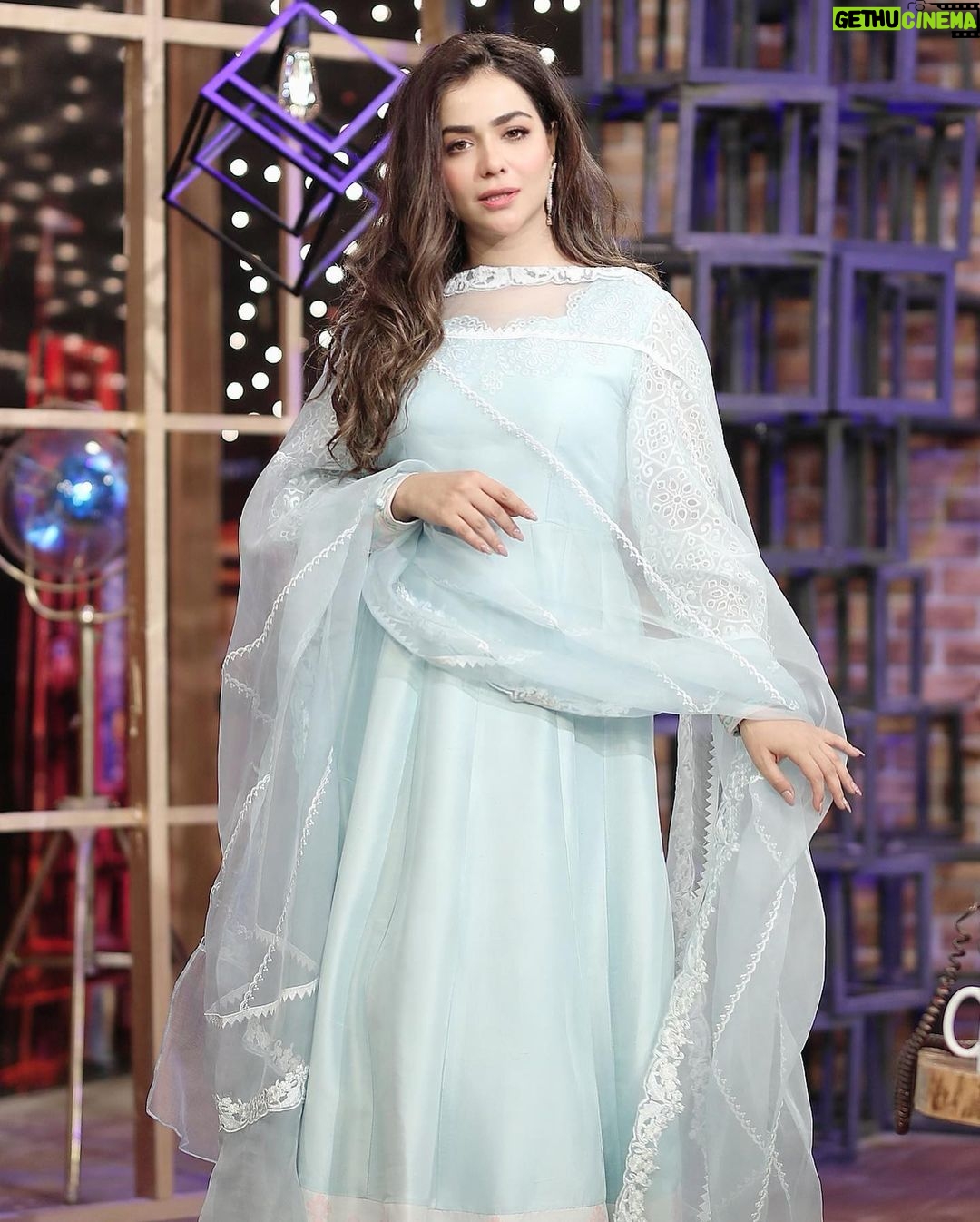 Humaima Malick Instagram - Tum itna jo muskura rahay ho 💙 @toniandguypk @tahira_makeup_art