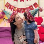 Humaima Malick Instagram - On this special day, I want you to know how much joy and happiness you bring into our lives. Happy birthday,Amaji you are very very special for your mum and for your dad …. And we are so grateful to Allah he gave us you …. May you continue to be this wonderful pure hearted child, may you always respect and love your parents may you never ever see any hardships in life. May Allah keep you close to your loving mother and brave father. May you always be the happiest girl and the bravest of all …. Thankyou Allah for giving us this little princess who is the queen of our hearts may he keep you in afiyat always :) Love phupho ❤️ maima ! please everyone say MashAllah 🥰