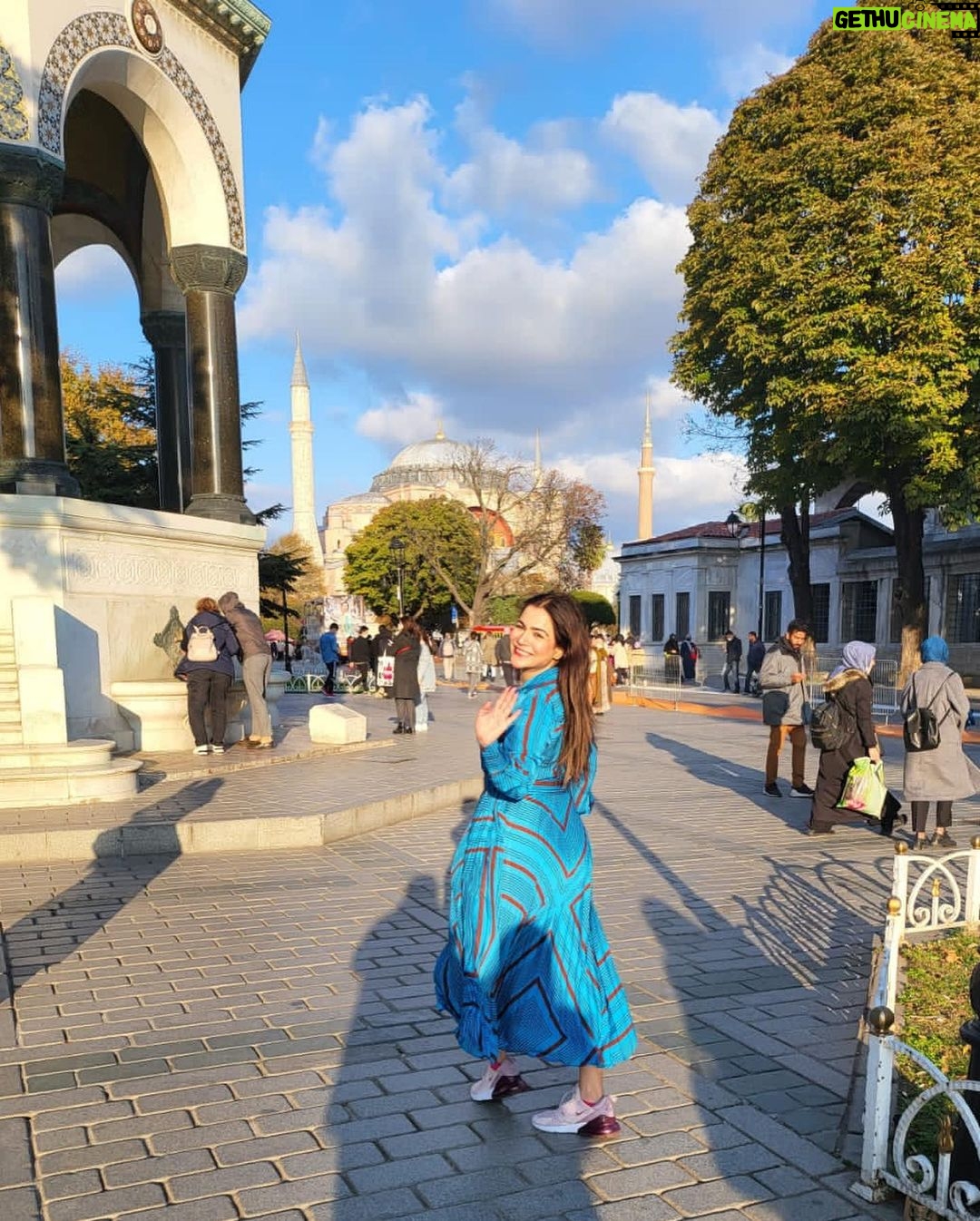 Humaima Malick Instagram - Golden hour @ehteshamansari @mango @nike İstanbul Ayasofya Camii