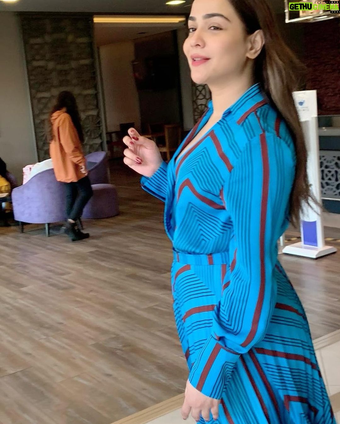 Humaima Malick Instagram - Pretty please , pretty please 🥺 Hilton Istanbul Bomonti Hotel & Conference Center