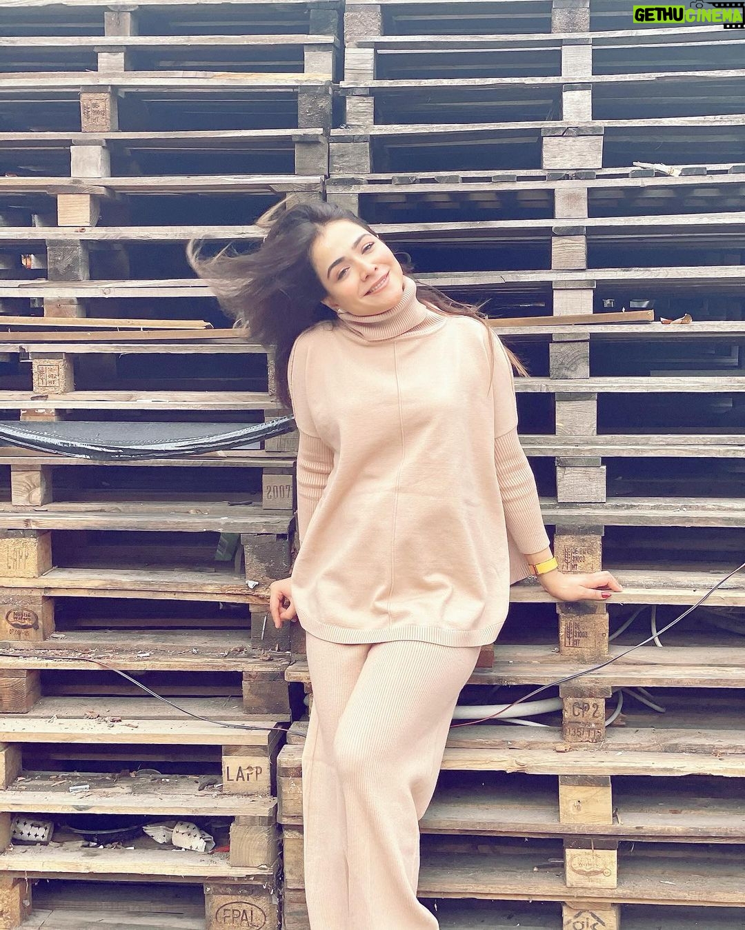Humaima Malick Instagram - I’m not perfect but I’ll always be REAL ! 💫