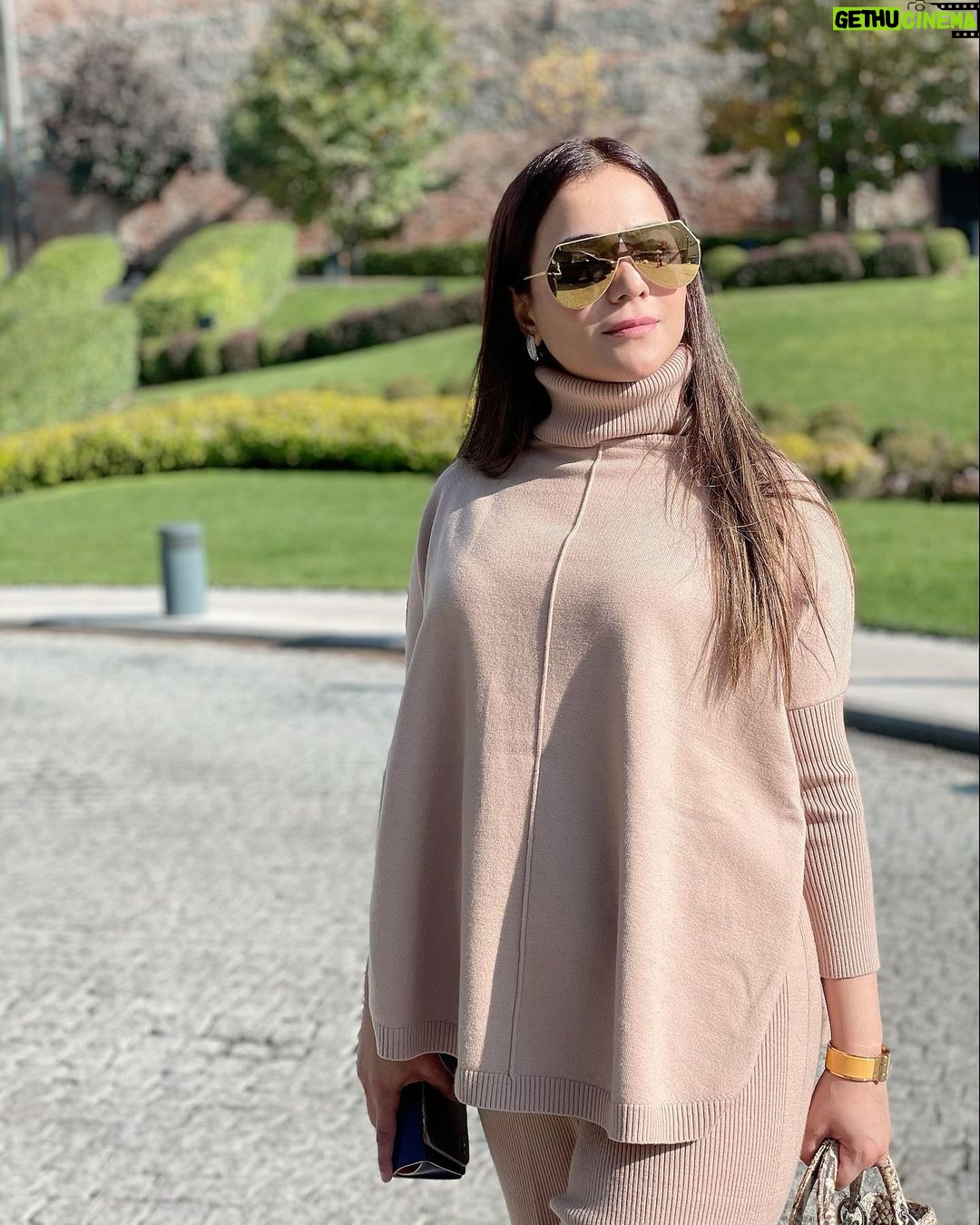 Humaima Malick Instagram - Remain humble , You can fall off any day 🗣