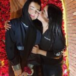 Humaima Malick Instagram - Koi khushi tumharay bina puri nahee … koi gham tumsey Mera chupah nahee … har waqt acha yah bura Tumney Mera saath dia .. choti behan ho k Bhi Tumney hamesha bara ban k Mujhey sumbhala …. Dua jasi dua ban k rahi … yah pictures sirf kuch meethi hain Lakin tum tu Meri shukar or sugar sey bhari duniya ho meri phehli sehali … meri himmat meri reality meri pyari dua I will always look up to you my strongest sister my soul sister my own sister I love you so much that a post can never do justice @duamalik