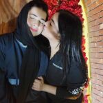 Humaima Malick Instagram - Koi khushi tumharay bina puri nahee … koi gham tumsey Mera chupah nahee … har waqt acha yah bura Tumney Mera saath dia .. choti behan ho k Bhi Tumney hamesha bara ban k Mujhey sumbhala …. Dua jasi dua ban k rahi … yah pictures sirf kuch meethi hain Lakin tum tu Meri shukar or sugar sey bhari duniya ho meri phehli sehali … meri himmat meri reality meri pyari dua I will always look up to you my strongest sister my soul sister my own sister I love you so much that a post can never do justice @duamalik