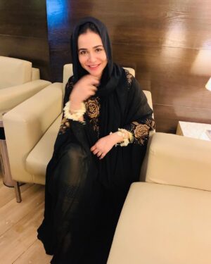 Humaima Malick Instagram - I’m Celebrating Eid this year with who ?