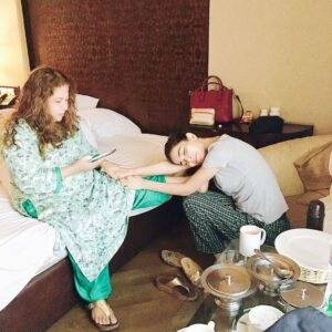 Humaima Malick Instagram - Maa bohat pyari hoti hai! I will always need you mom no matter what age,what size,what day • 🙌