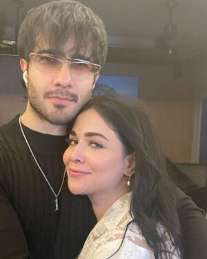 Humaima Malick Instagram - Allah Allah Allah ❤️ May Allah give all of us happiness and peace this coming year … may we all become better human than we are … welcoming this new year with a lot of Dua’s and positivity :) @ferozekhan May Allah always protect our loved ones and keep them happy healthy alive with all of us ameen ! #saymashallah
