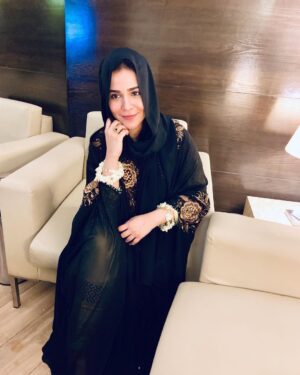 Humaima Malick Instagram - I’m Celebrating Eid this year with who ?