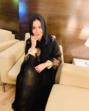Humaima Malick Instagram - I’m Celebrating Eid this year with who ?