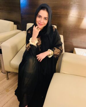 Humaima Malick Instagram - I’m Celebrating Eid this year with who ?