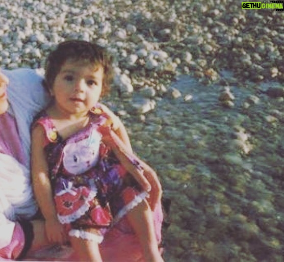 Humaima Malick Instagram - Happy birthday choti behna , May you be safe and live longest happiest forever .... Ameen #thankyouAllah😍 for giving me you @duamalik