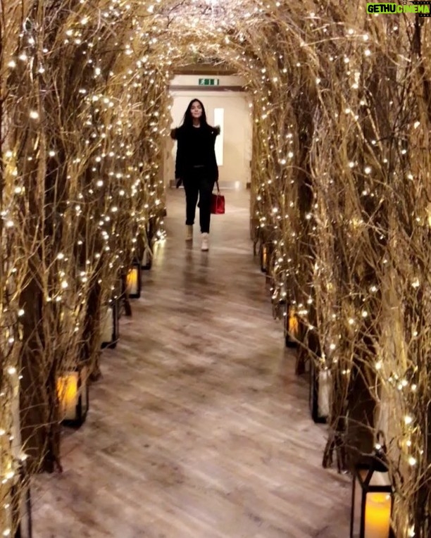 Humaima Malick Instagram - Smile ,laugh , giggle because life is short and you have to go through it your self live today and live today ❤️ #positivitylastforever