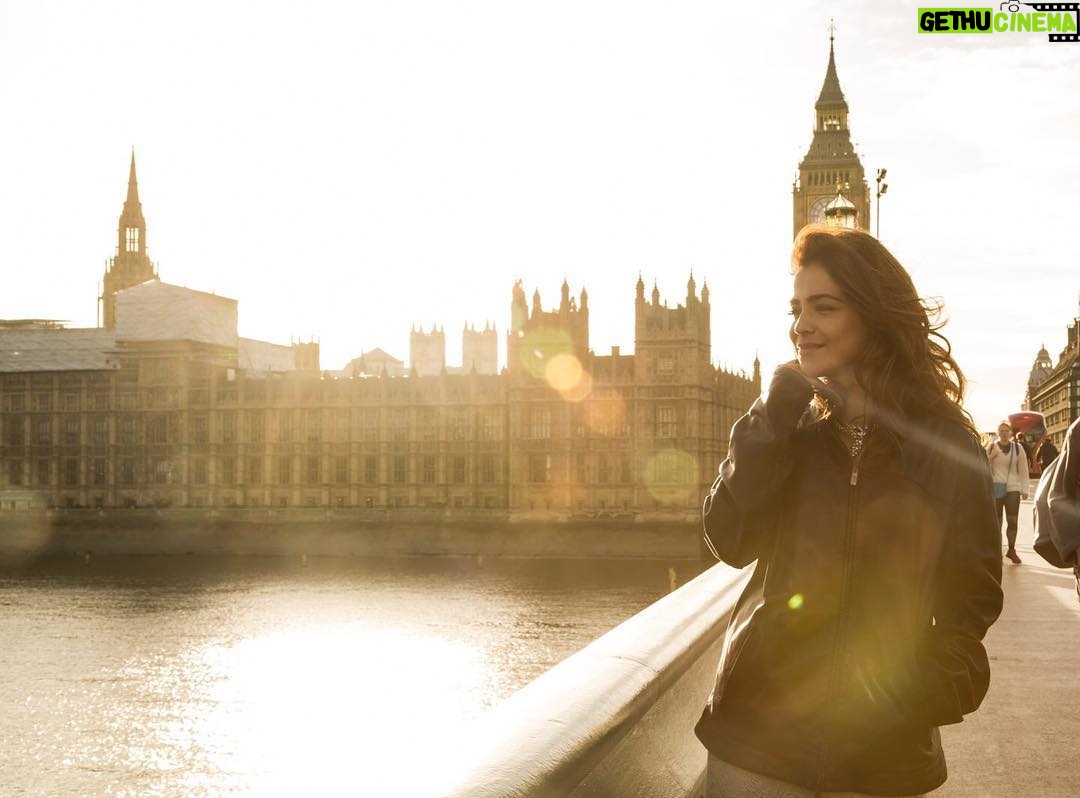 Humaima Malick Instagram - Let me be ME ! And let's shine together ! In my Director's jacket π @arththedestination @official.shaanshahid #arththedestination "Arth is Releasing world wide on this 21 December 2017" !!!!!!!!!!! #dontcareanymore #berealbeyou @nasdinphotography